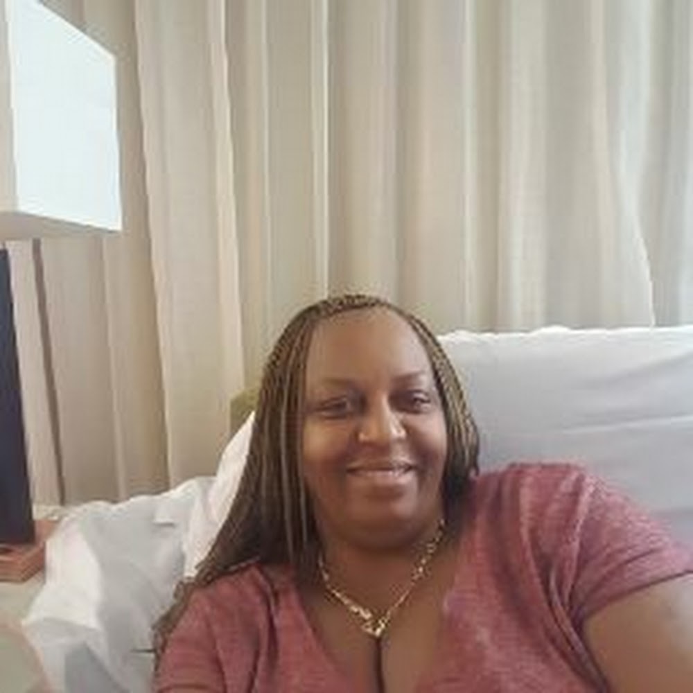 Meet your Posher, Latina